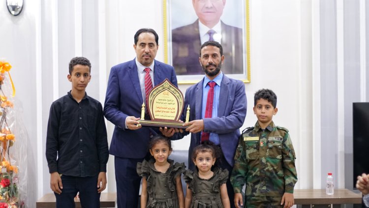 جدد العهد بالوفاء لتضحيات الشهداء.. وزير الشباب والرياضة يستقبل أسرة الشهيد منير اليافعي أبو اليمامة