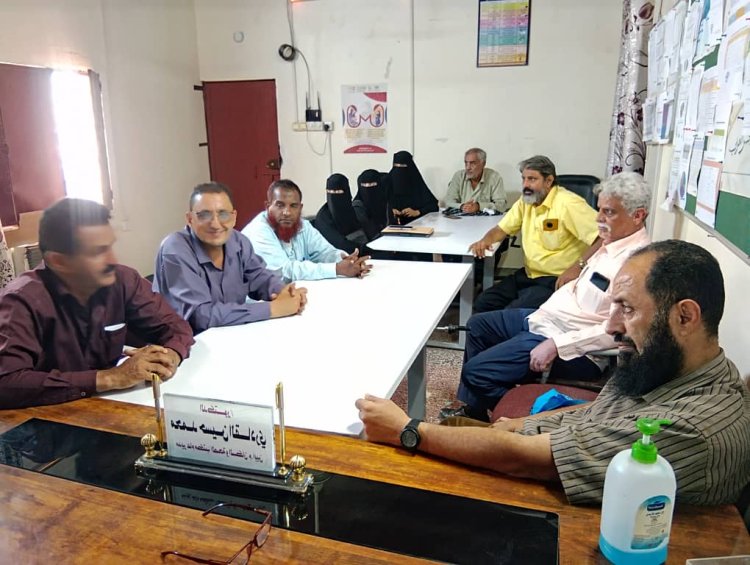 مدير عام مكتب الصحة بأبين يناقش برامج الرعاية الصحية الأولية ويؤكد على تعزيز العمل المشترك