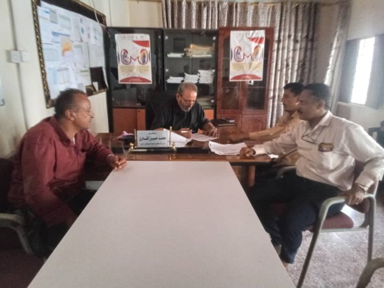 مدير عام مكتب الصحة بأبين يناقش الأوضاع الصحية بمديرية جيشان