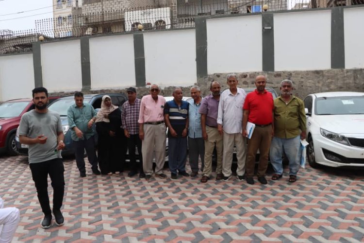 لتكثيف الرقابة في الأسواق.. صناعة وتجارة عدن تسلم ١٠ مركبات للمديريات