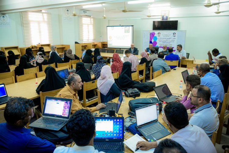 جامعة عدن تطلق ورشة علمية بكلية الصيدلة حول الذكاء الاصطناعي وهندسة الأوامر في التعليم والبحث