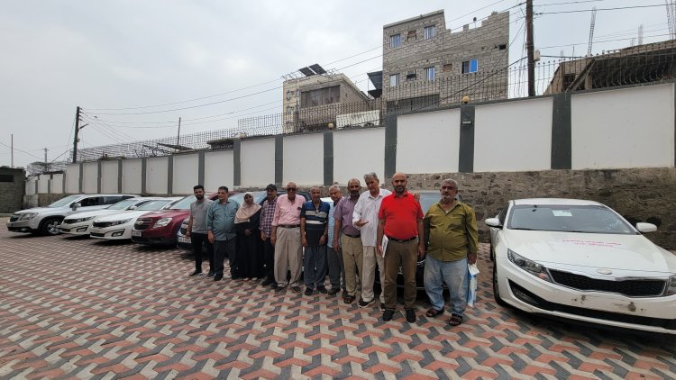 مكتب الصناعة بعدن يرفد مديريات العاصمة بعشر سيارات لتعزيز الرقابة على الأسواق