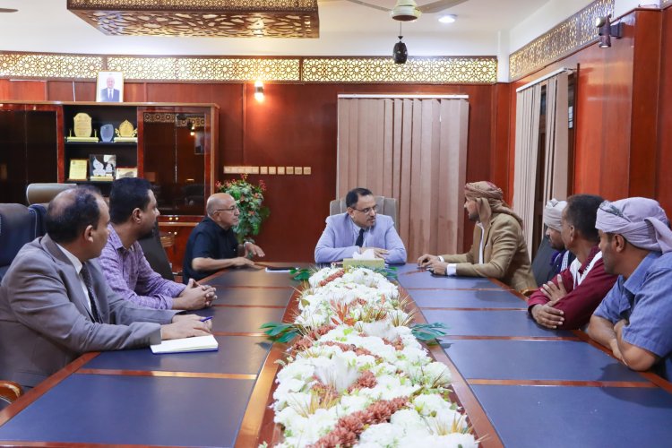 اللواء سالم السقطري يناقش قضايا القطاع السمكي في محافظة شبوة