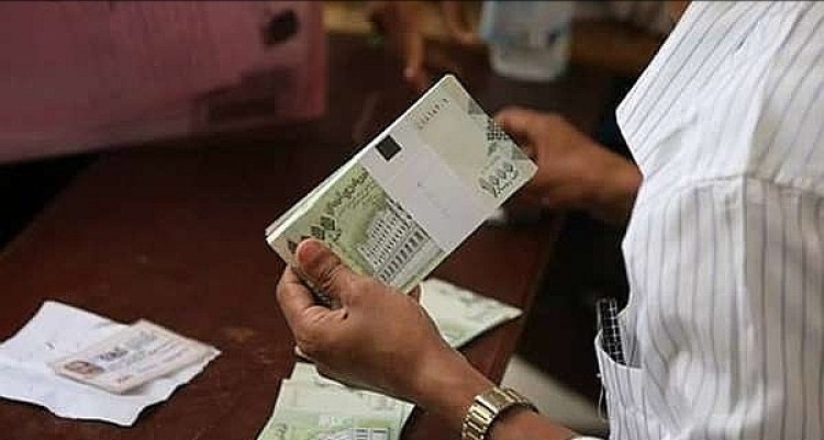 مطالبات شعبية واسعة بصرف المرتبات المنقطعة منذ 3 أشهر