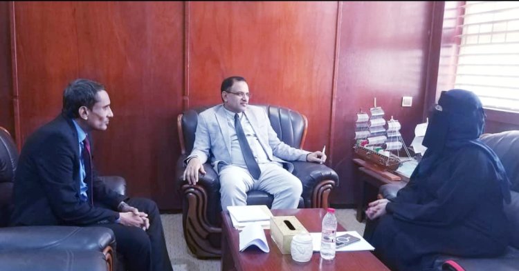 وزير الزراعة والري يستقبل رئيسة مؤسسة المرأة السقطرية للإستجابة والتنمية