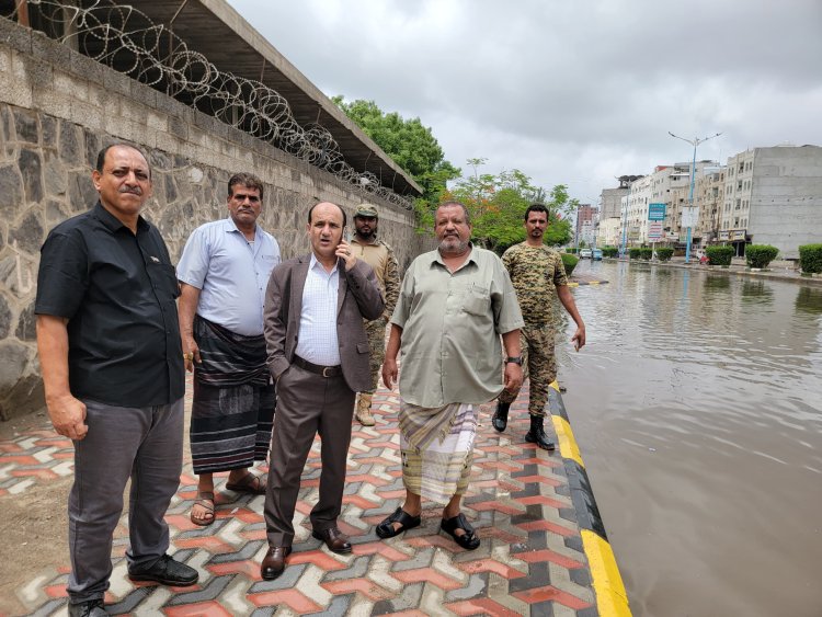 مدير عام دارسعد يشرف ميدانيًا على جهود شفط مياه الأمطار وإعادة الحركة إلى طبيعتها
