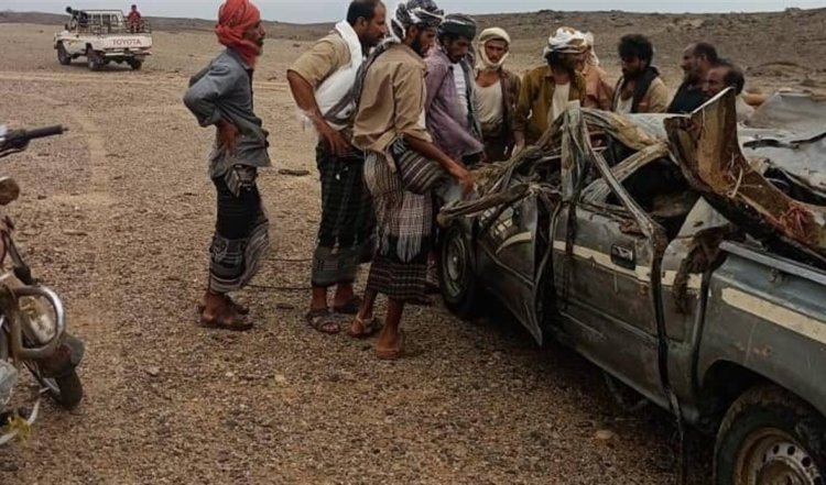 نجاة أسرة من الموت بعد أن جرفت السيول سيارتهم في مديرية أحور بأبين