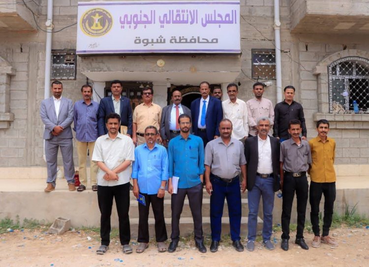 فريق التوجيه والرقابة الرئاسي يصل شبوة ويلتقي بالهيئة التنفيذية لانتقالي المحافظة