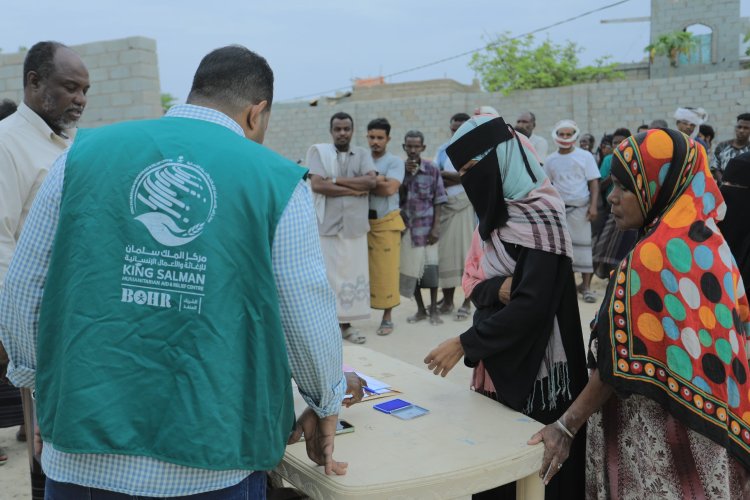 مركز الملك سلمان للإغاثة يوزع مساعدات إيوائية طارئة للمتضررين من الأمطار والسيول بمحافظة حضرموت