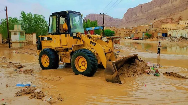 الأمين العام لتريم يتفقد الأضرار الناجمة عن المنخفض الجوي ويوجه بمضاعفة جهود الطوارئ