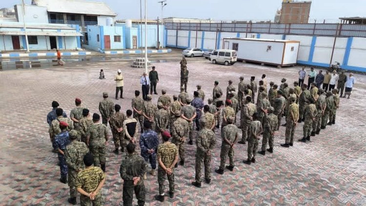 العميد أحمد عثمان ينفذ نزولًا ميدانيًا توعويًا إلى أقسام شرطة شمال عدن ويؤكد على الانضباط واليقظة الأمنية