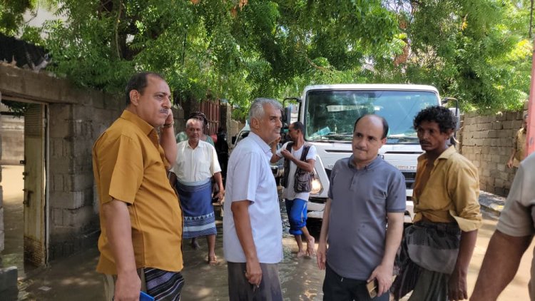 مدير عام دارسعد يقود جهود مواجهة أضرار الأمطار وشفط تجمعات المياه في الأحياء المتضررة