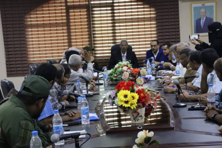 رئيس فريق التوجيه والرقابة الرئاسية ورئيس انتقالي لحج يشاركان في الاجتماع الطارئ للسلطة المحلية لمناقشة تأثيرات السيول في محافظة لحج