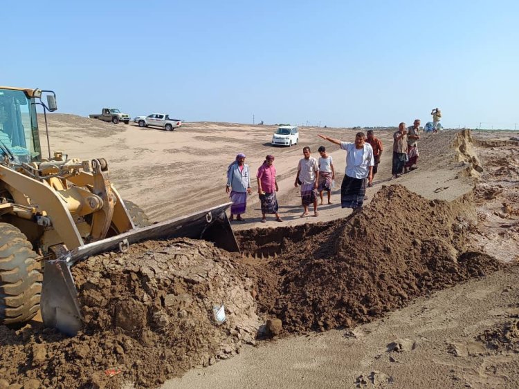 مدير تبن ينفذ جولة ميدانية لمتابعة مجاري السيول وحماية المواطنين