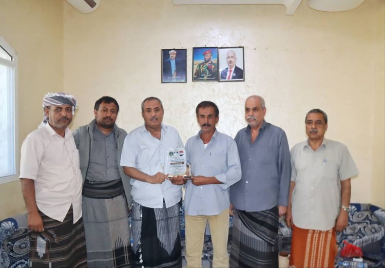 انتقالي عتق يكرم قائد لواء الإسناد القتالي بقوات دفاع شبوة