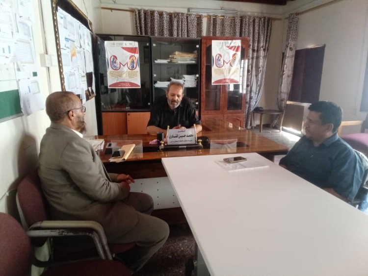 مدير عام مكتب الصحة العامة والسكان بمحافظة أبين يلتقي بالدكتور صالح حسن زين لمناقشة الاستعداد والترتيبات لإقامة مخيم العيون المجاني