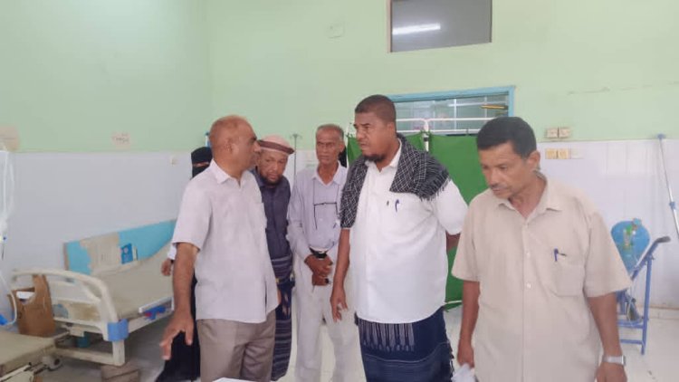 رئيس تنفيذية انتقالي زنجبار يتفقد مستشفى المديرية ويشيد بجهود الطواقم الطبية