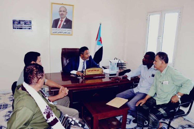 رئيس انتقالي أبين يناقش قضايا النقل والصحة مع مديري المكاتب المختصة