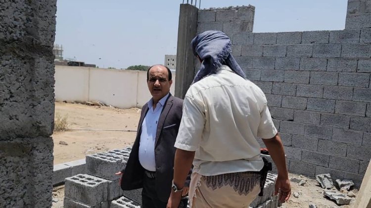 مدير عام دارسعد يتفقد سير العمل ومستوى الانجاز في مشروع بناء سجن شرطة بئر فضل