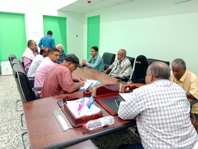 رئيس هيئة مستشفى الرازي العام يعقد اجتماعا مع لجنة إتلاف الأدوية المنتهية