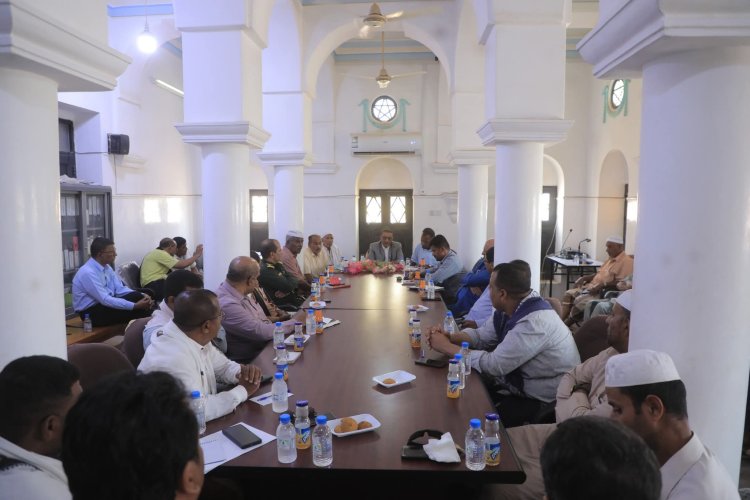 اللقاء التعارفي لمدراء المكاتب التنفيذية وأعضاء المجلس المحلي بمديرية تريم برئاسة المدير العام