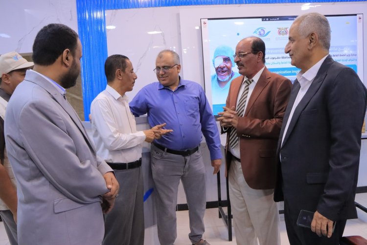 الوكيل التميمي يدشن مخيمًا مجانيًا لإزالة المياه البيضاء وزراعة العدسات بتمويل منظمة بيور هاندز في سيئون