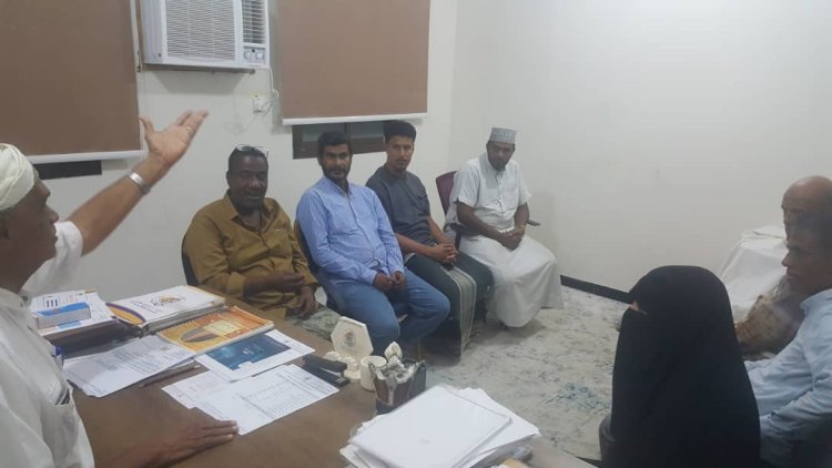 مؤسسة الأحقاف التنموية تبحث ترتيبات إطلاق دورة تدريبية في الخياطة والتفصيل بالمكلا