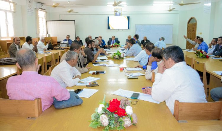 جامعة عدن تطلق برنامج ماجستير جديد في الإنجليزية التجارية الدولية