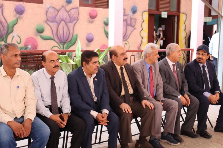 فريق التوجيه والرقابة الرئاسي ومحافظ حضرموت يدشنون العام الدراسي الجديد بالمحافظة