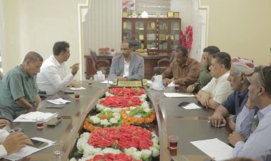 وكيل أول المهرة يترأس اجتماعاً موسعاً ويطلق حملة ميدانية لضبط الأسعار وحماية المستهلك