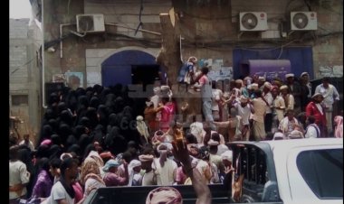 فوضى الصرافات في لحج بعد تراجع سعر الصرف الوهمي.. والمواطنون يطالبون بمحاسبة المتلاعبين