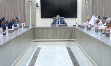 السقطري يؤكد على تعزيز الأداء المالي والإيرادي خلال اجتماع موسع بوزارة الزراعة والثروة السمكية بعدن