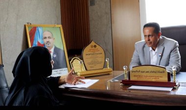 رئيس انتقالي لحج يثني على جهود مكتب محو الأمية ويؤكد دعمه لتنفيذ دوره