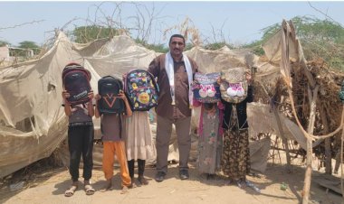 توزيع (25) حقيبة مدرسية ومستلزماتها للطلاب الفقراء بأبين