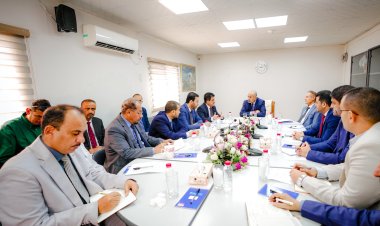 الرئيس الزُبيدي يترأس اجتماعا موسعا للوقوف على الخطوات المنجزة لإعادة تشغيل مصفاة عدن