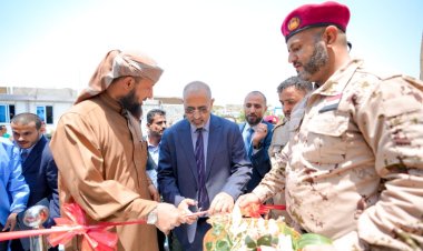 الرئيس الزُبيدي يفتتح قسم الرقود ويضع حجر الأساس لأقسام طبية متقدمة بمستشفى عبود العسكري