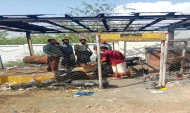 نيابة محافظة أبين تتلف كميات من الأدوية المهرّبة في لودر