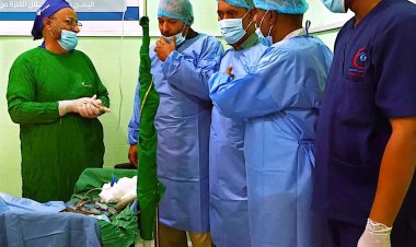 مدير عام مكتب الصحة بأبين يتفقد المخيم الطبي المجاني لأمراض العيون بمستشفى زنجبار