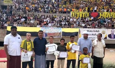 اتحاد حضرموت يرسم لوحة إنسانية بتكريم مشجعيه الأطفال من ذوي الإعاقة في الاستاد الأولمبي بسيئون