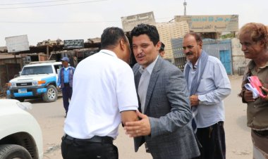 مدير عام البريقة ورئيس صندوق صيانة الطرق يبحثان مشاريع سفلتة وصيانة شوارع المديرية