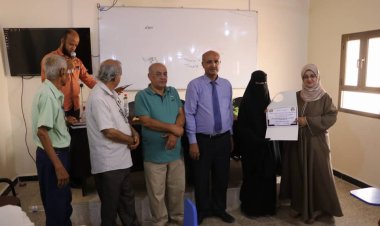 كلية اللغات والترجمة بجامعة أبين تحتفي بتكريم طلابها المتفوقين وأعضاء هيئة التدريس المبرزين