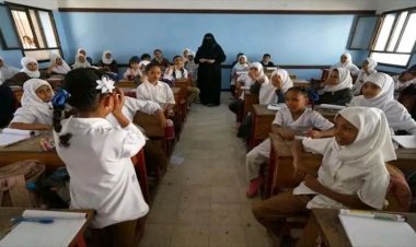 انقطاع الكهرباء يتسبب في إغماء معلمة أثناء التدريس بمدرسة حكومية في دار سعد