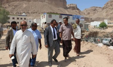 الوكيل العامري يتفقد مشاريع صحية واقتصادية في مديرية القطن