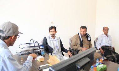 مناقشة آلية تنفيذ مشروع السلال الغذائية للنازحين في لقاء جمع الجابري بمدير العبر وائتلاف الخير