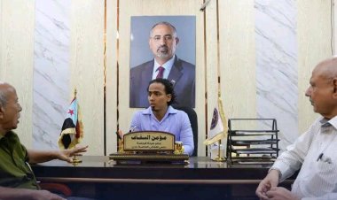 السقاف يبحث مع فريق التوجيه والرقابة الرئاسي سبل تعزيز الأداء المؤسسي