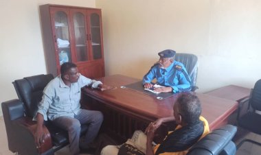 مدير مكتب النقل بمحافظة أبين يناقش مع شرطة السير آلية بدء صرف تصاريح مزاولة مهنة النقل