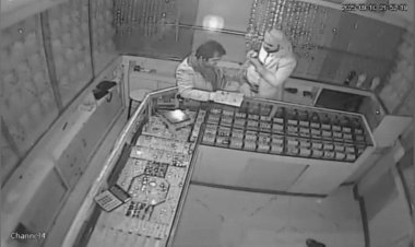 جريمة بشعة تهز العاصمة اليمنية صنعاء: عامل يطعن صاحب محل ذهب ويسرق 3 كيلوغرامات