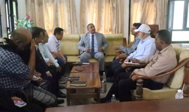 فريق الرقابة والتوجيه الرئاسي يطلع على عمل مكتبي مؤسسة الاتصالات والبريد بلحج