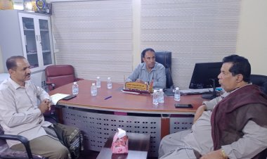 مدير تربية دوعن يبحث مع وكيل الشيخ بقشان سُبل تعزيز التعليم في المديرية