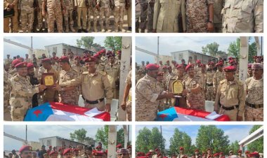 العميد النوبي يكرم ضباط خريجي كلية زايد العسكرية ومعهد القادة والأركان بالعاصمة عدن